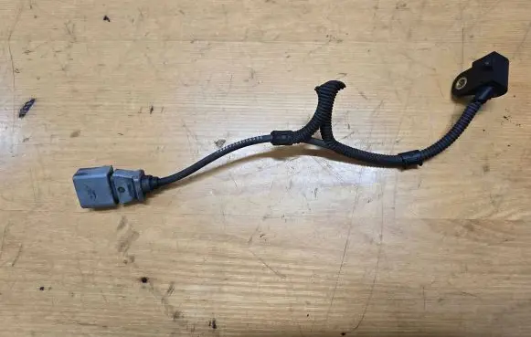 Volkswagen PASSAT B6 Crankshaft position sensor 03G906433A ABE03G906433A