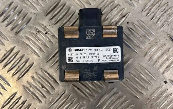 Tesla Model X Distronic sensor radar 105755100B
