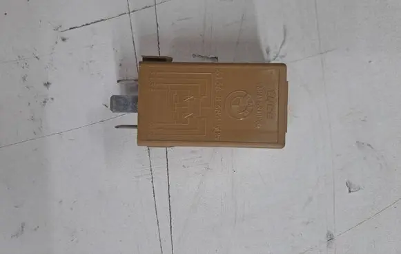 BMW 5 E39 Window wiper relay 8384505