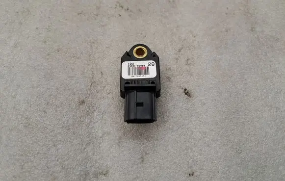 Toyota Auris 150 Airbag deployment crash/impact sensor 8983102080