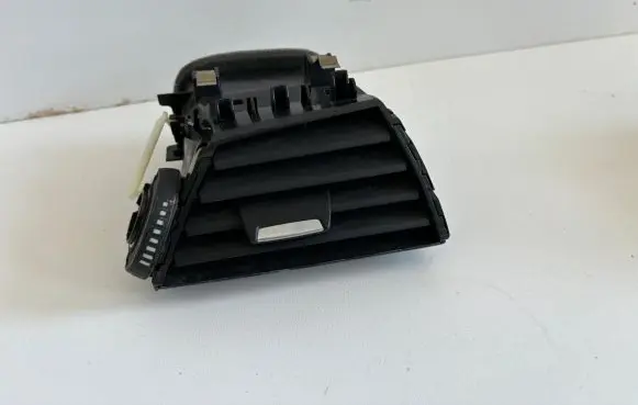 BMW 1 F20 F21 Dashboard side air vent grill/cover trim 9205355