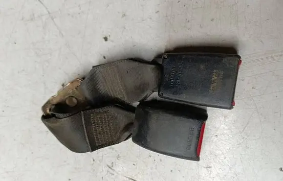Lexus IS 200-300 Middle seatbelt buckle (rear) awf581f61a0wf