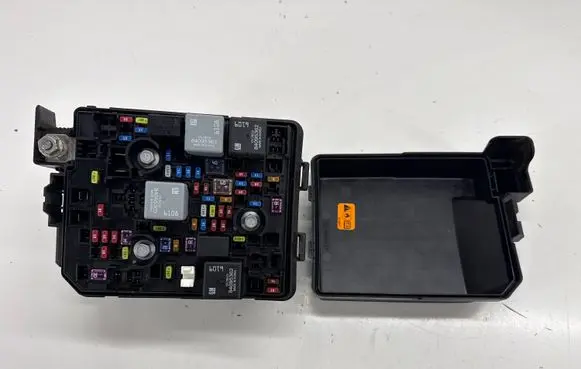 Buick Encore GX I Fuse module 42823946