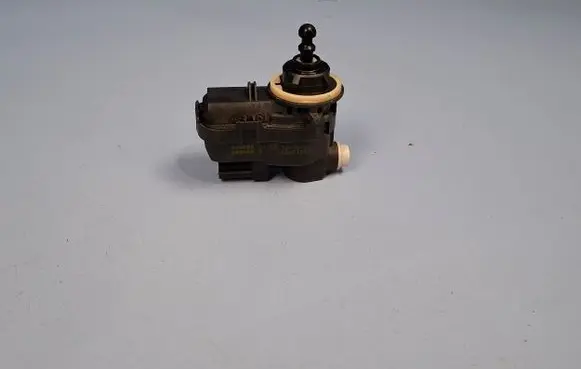 Headlight level adjustment motor