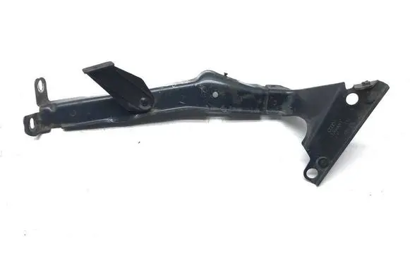 Audi A4 S4 B8 8K Fender mounting bracket 8K0821135