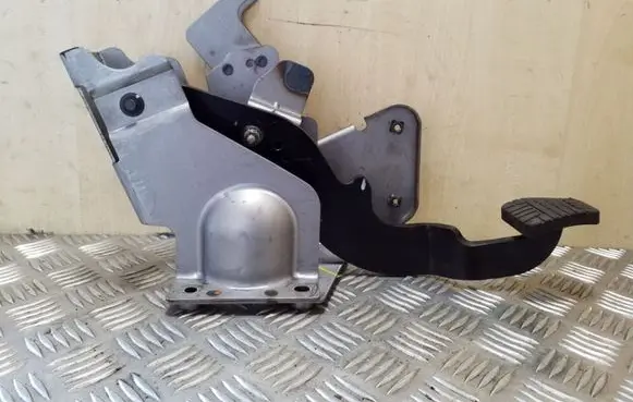 Opel Antara Brake pedal