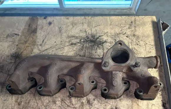 Volvo XC90 Exhaust manifold 30637797