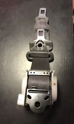 Mazda 323 F Middle seatbelt (rear) bj3dctr