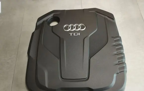 Audi A5 Sportback 8TA Engine cover (trim) 04L103925AL