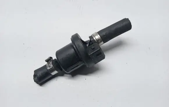 Audi A4 S4 B5 8D Fuel tank valve 0280142300