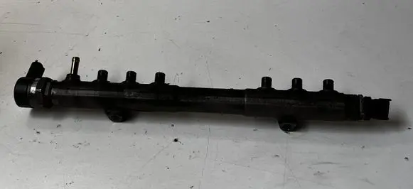 Volvo V70 Fuel main line pipe 0445215023