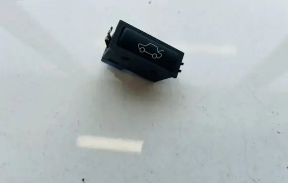 BMW 5 E39 Tailgate opening switch 61318365579