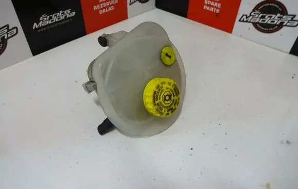 Audi A6 Allroad C5 Brake fluid reservoir 4B0611301E
