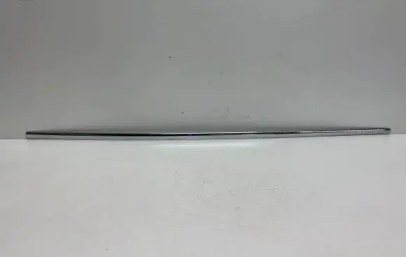Volkswagen PASSAT B6 Front door trim (molding) 3C0853816A