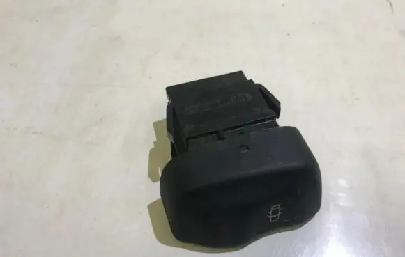 Renault Megane I Central locking switch button 841242B
