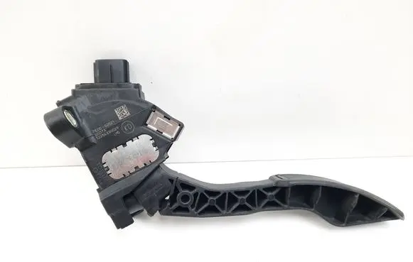 Toyota Avensis T270 Accelerator throttle pedal 7811002021 52286330029