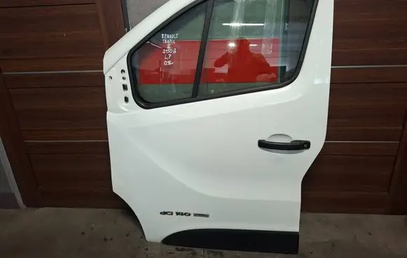 Renault Trafic III (X82) Front door