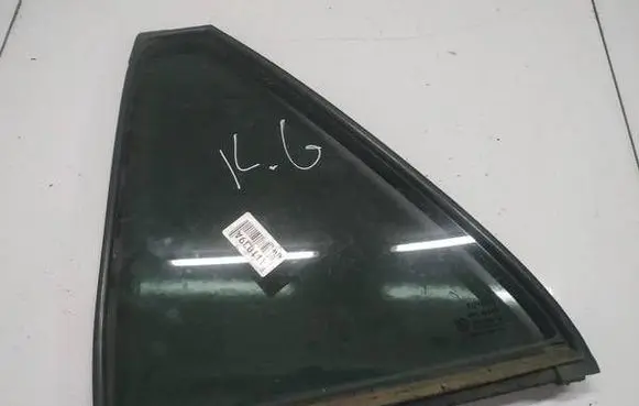 Rear vent window glass