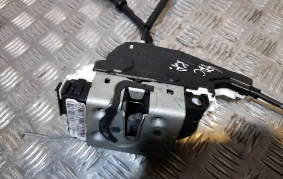 Chrysler Pacifica Front door lock P68175231AA P68175231