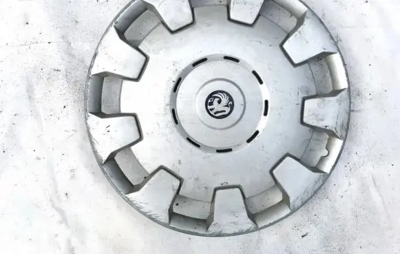 Chrysler PT Cruiser R15 wheel hub/cap/trim m285470