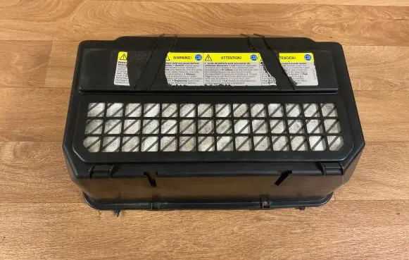 Volkswagen Touareg I Battery box tray 7L6915430A