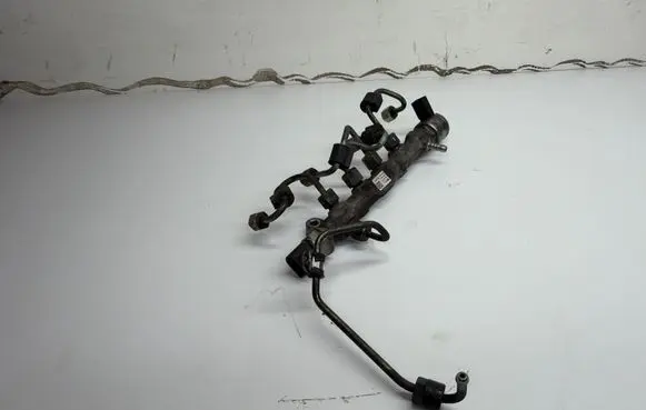 Volkswagen PASSAT B8 Fuel main line pipe 04L089G