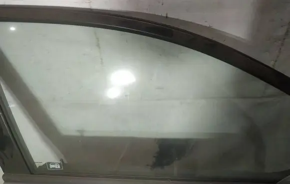 Honda Jazz Front door window glass four-door as2
