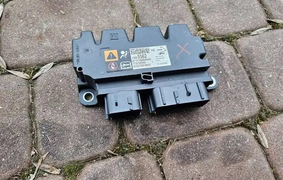 Opel Zafira C Airbag control unit/module 13595562