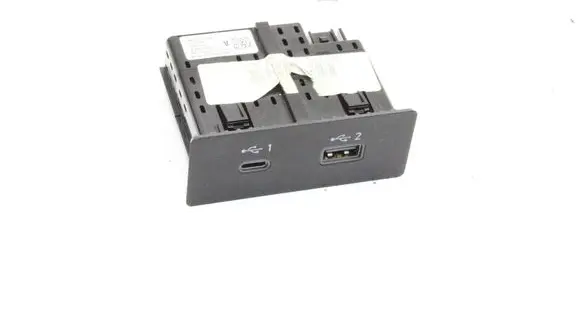 Nissan Qashqai J12 USB socket connector 284H36RA1A