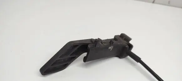 Engine bonnet (hood) release handle