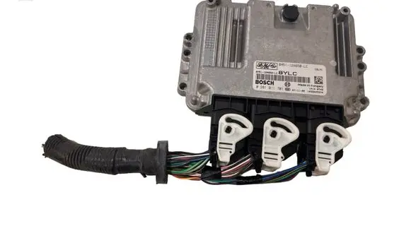 Ford Focus Engine control unit/module 8M5112A650LC 0281011701