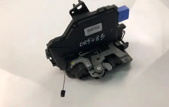 Volkswagen Golf V Coupe door lock (next to the handle) 7L0839016H