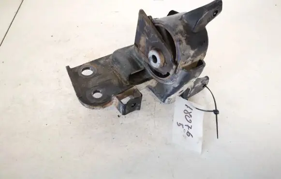 Toyota Auris 150 Engine mount bracket