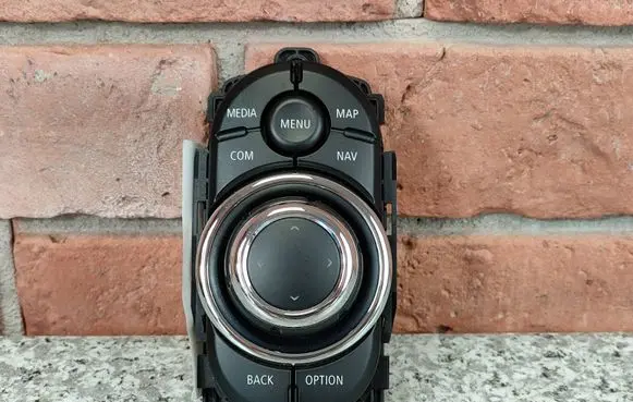 Multifunctional control switch/knob