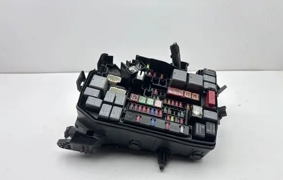 Toyota Auris E180 Fuse box set 602730