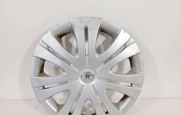 Toyota Corolla E140 E150 R17 wheel hub/cap/trim 4260202250