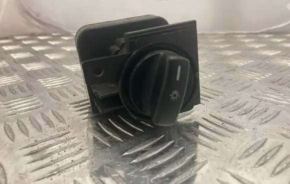 Mercedes-Benz B W245 Light switch A1695451004