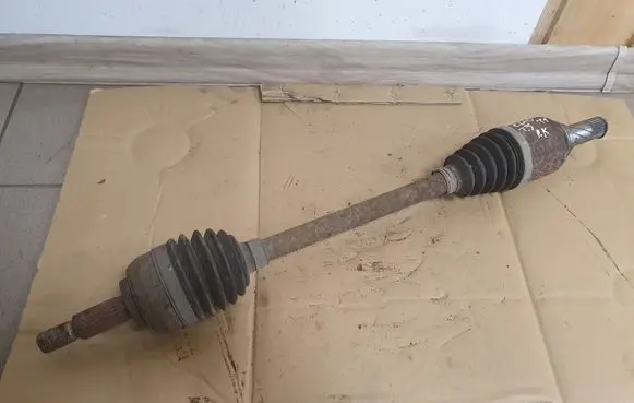 Renault Clio III Front driveshaft 