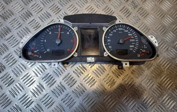 Audi A6 S6 C6 4F Speedometer (instrument cluster) 4F0920901C