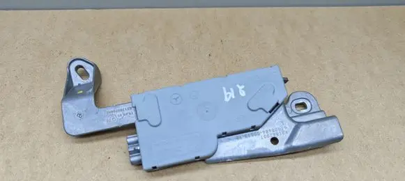 Mercedes-Benz CLS C219 Aerial antenna amplifier A2116270642