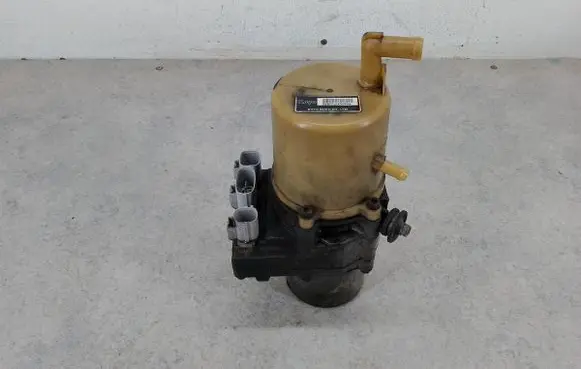Mazda 5 Power steering pump