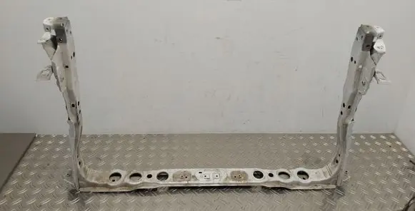 Toyota Avensis T270 Radiator support slam panel