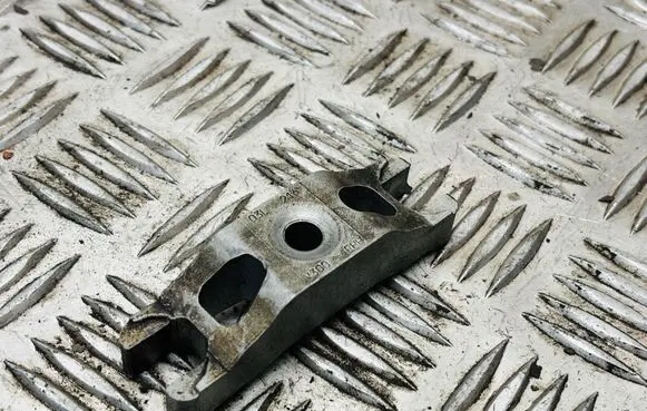 Volkswagen Golf Plus Fuel Injector clamp holder 03L216 V300