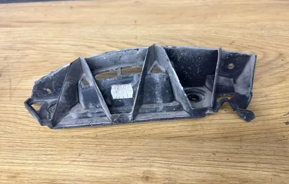 Skoda Octavia Mk2 (1Z) Rear bumper mounting bracket 1Z9807393