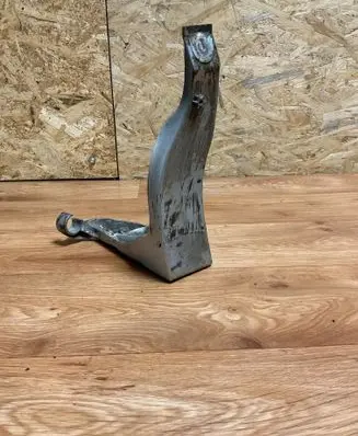 Front bumper mounting bracket