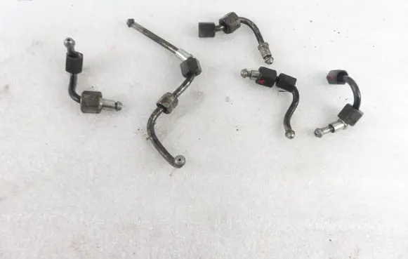 Fuel injector supply line/pipe
