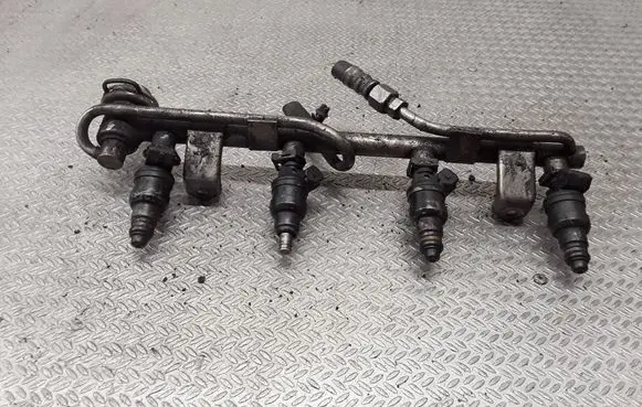 Volkswagen PASSAT B5 Fuel injectors set 058133551A 058133681