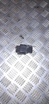 Volkswagen PASSAT B6 Glow plug pre-heat relay 3B0951253