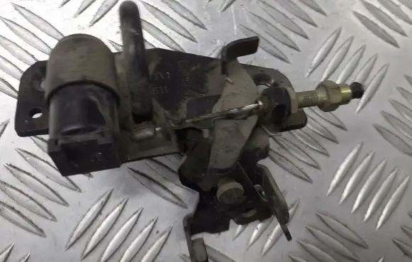 Skoda Fabia Mk1 (6Y) Shock absorber/damper mounting bracket 6Y0827511