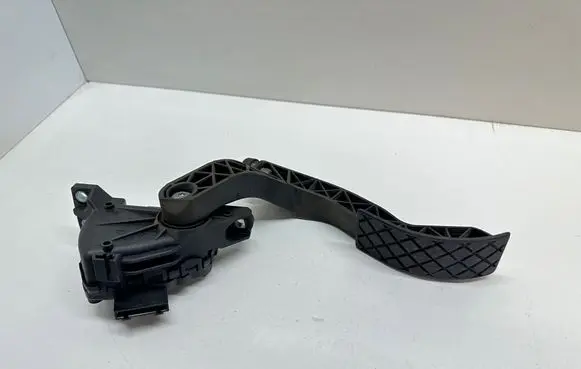 Audi A6 S6 C5 4B Accelerator throttle pedal 8D1723523L 023702